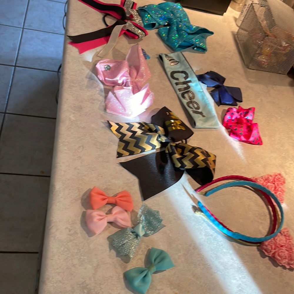 Cheerleading bows and extras